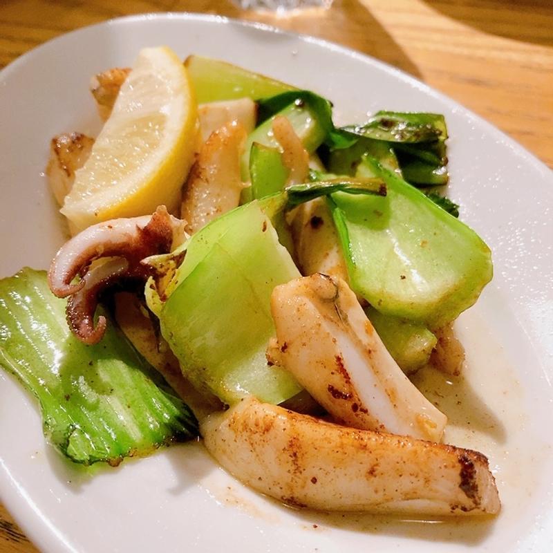 コウイカと青菜の魚醤バター炒め(BIER LOVEN)