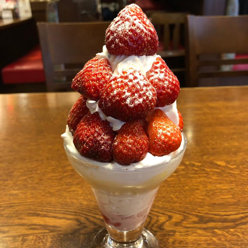 フレッシュ国産苺たっぷりパフェ(トマト＆オニオン 我孫子店)