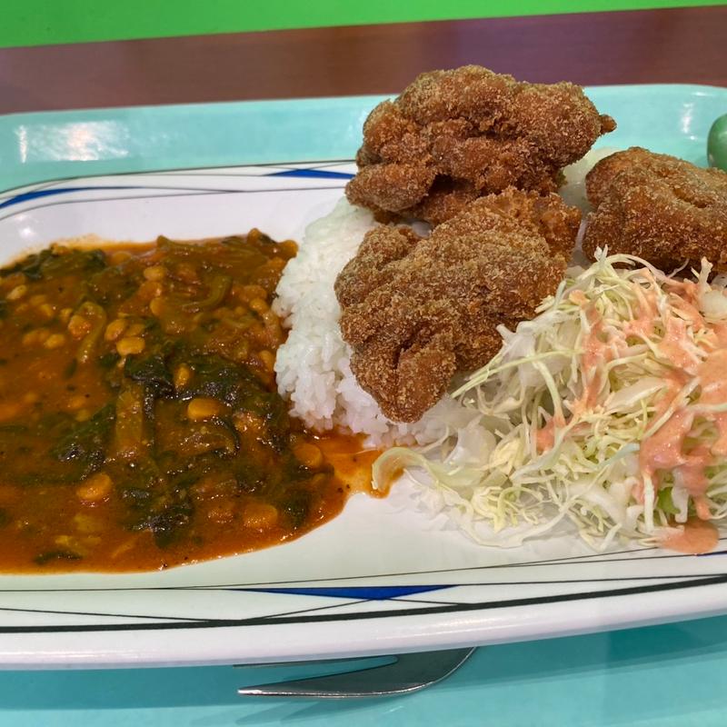 チキンフライとほうれん草カレー(Gold Quasis)