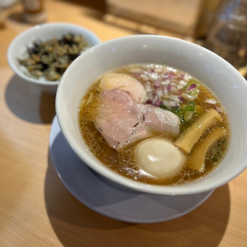 3種の貝と牛骨の中華そば（醤油）(ラーメンすりぃ)
