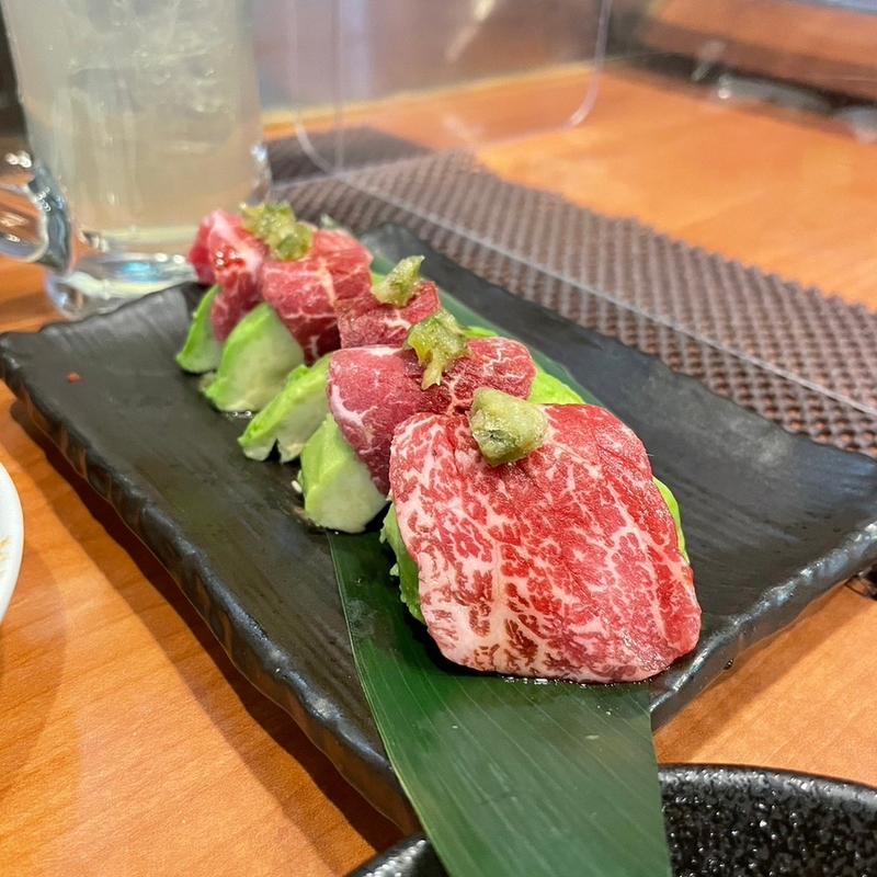 ロースとアボガドのわさび醤油(焼肉まるしま 本店)