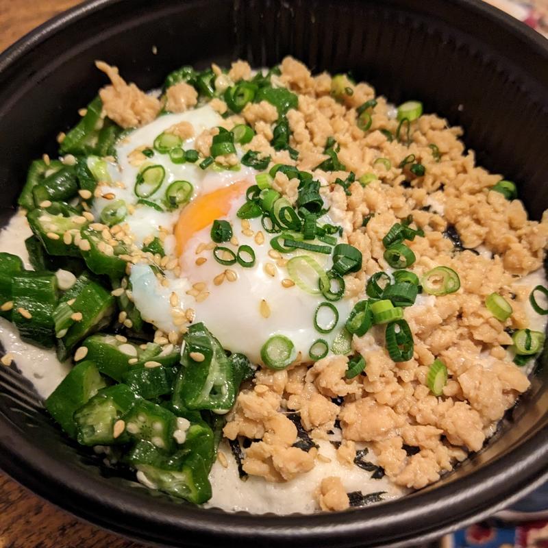 温玉と鶏そぼろのねばとろ丼(健康志向のねばとろ日和 日本橋店)