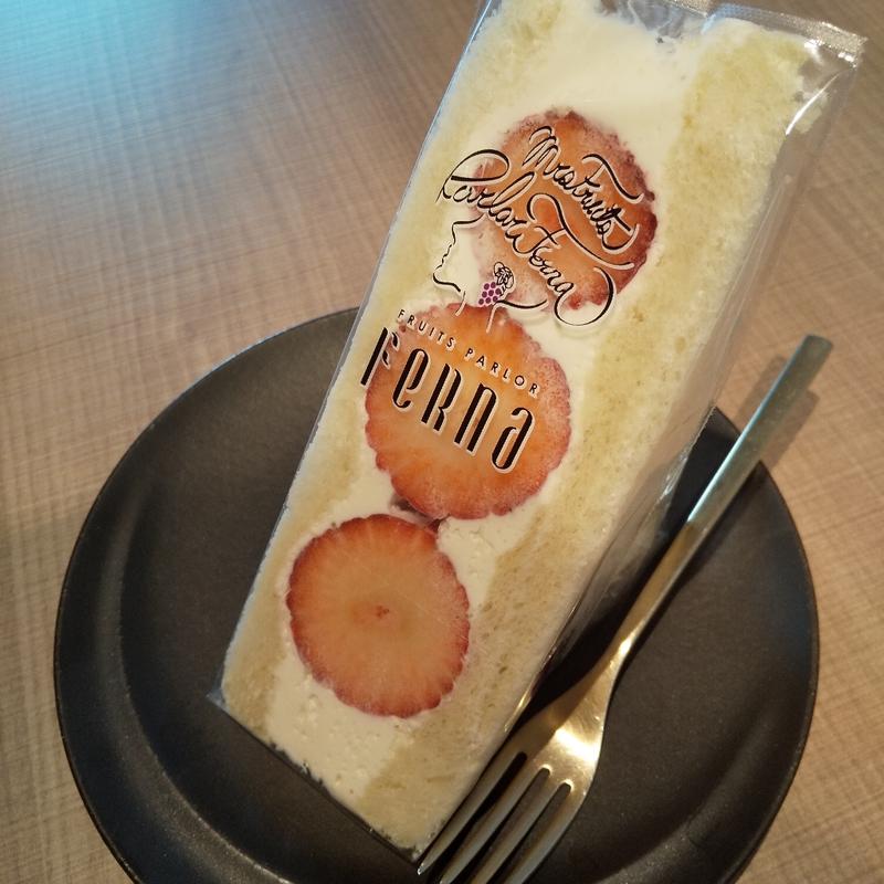 苺とコーヒーのフルーツサンド(Fruits Parlor FERNA)