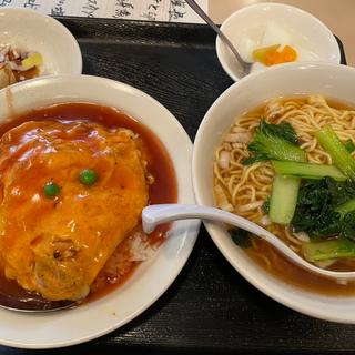 天津飯とワンタン麺セット(萬新菜館 関内店)