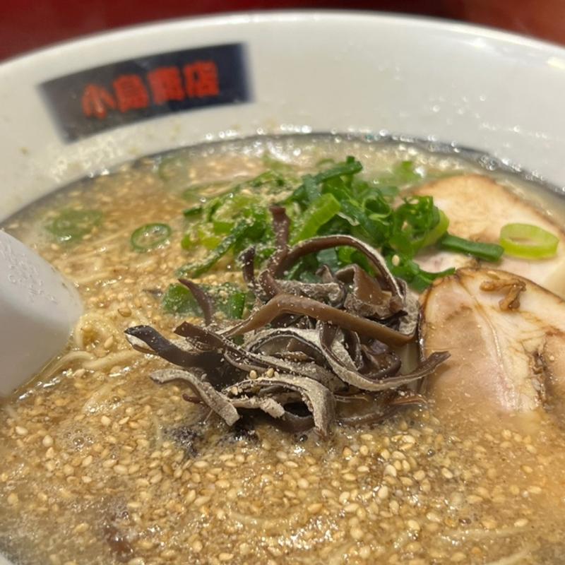 博多豚骨ラーメン(中洲の屋台 小島商店 feat. シラチャンラーメン)