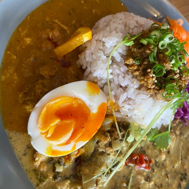 オレンジカレーと味噌キーマの相かけ(ニルカフェ)