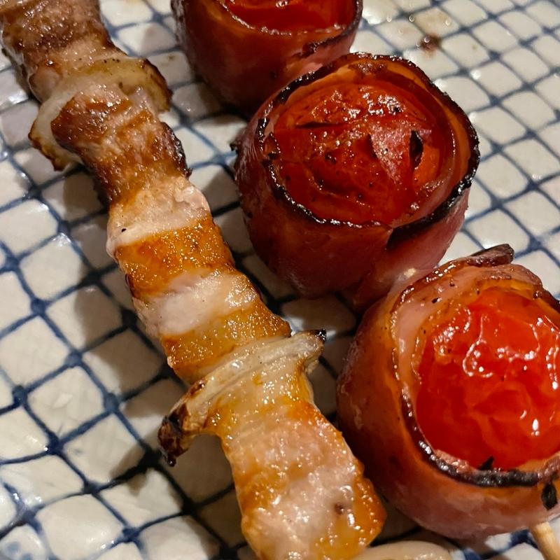 豚バラ、トマト巻き(やきとり谷)