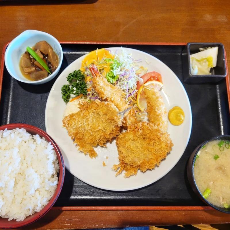 ミックスフライ定食(えびや食堂)