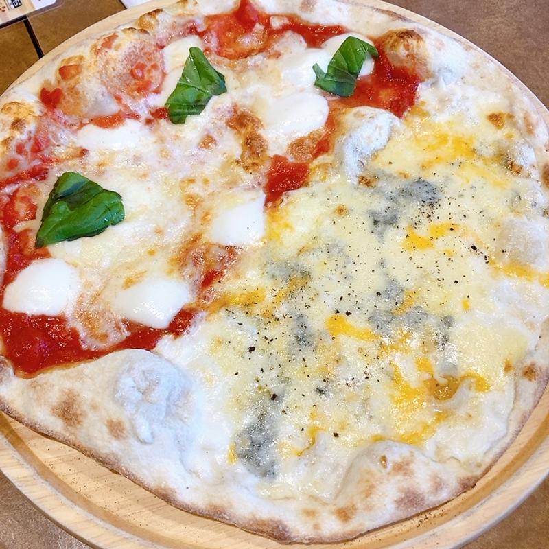 ピッツァハーフ&ハーフ(ジョリーパスタ 皆実町店)