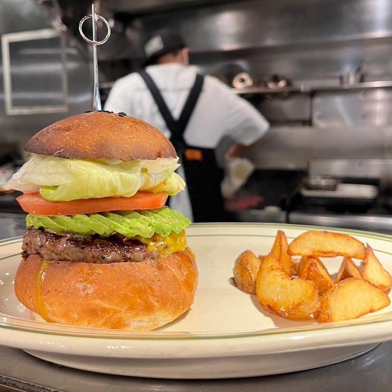 アボカドチーズバーガー(マンチズ バーガー シャック （MUNCH'S BURGER SHACK）)