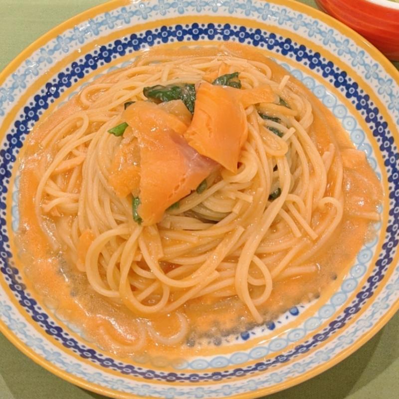 スモークサーモンとほうれん草のトマトクリーム(パステルイタリアーナ アルプラザ高槻店)