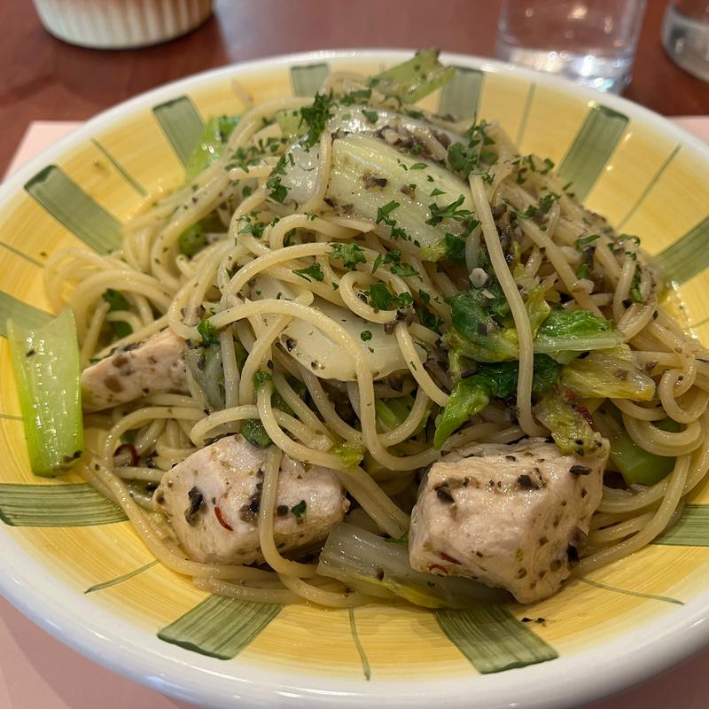 カジキマグロの黒オリーブオイルソーススパゲッティ(タベルナ・パパ )