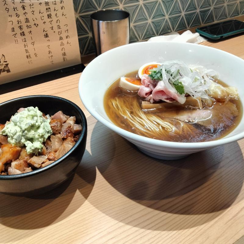 特製醤油ラーメン・チャーシュー丼(セキレイ)