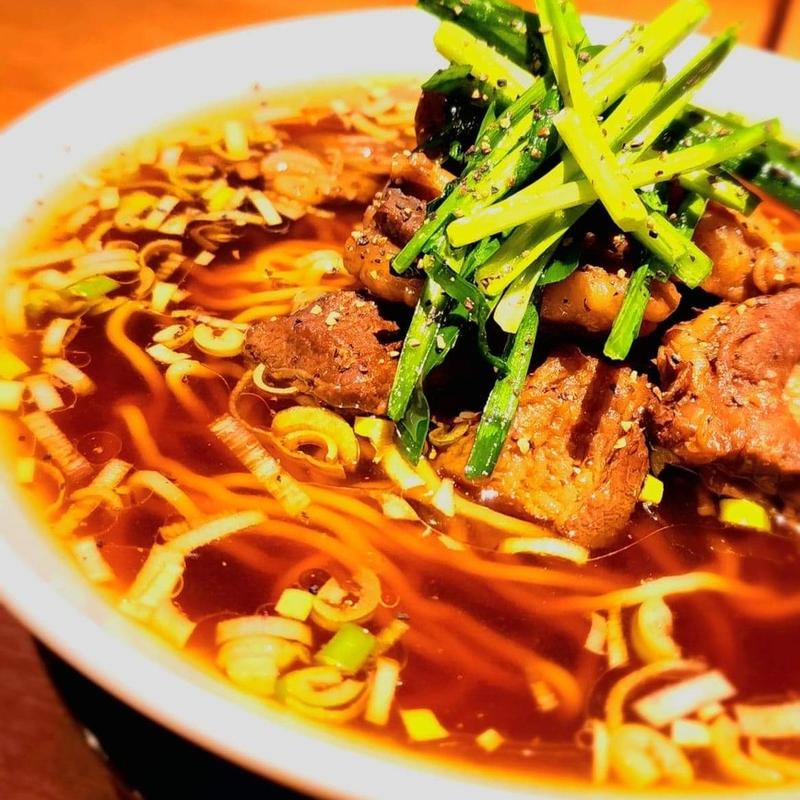 台湾牛肉麺(水餃子と胡椒シュウマイの二兎)