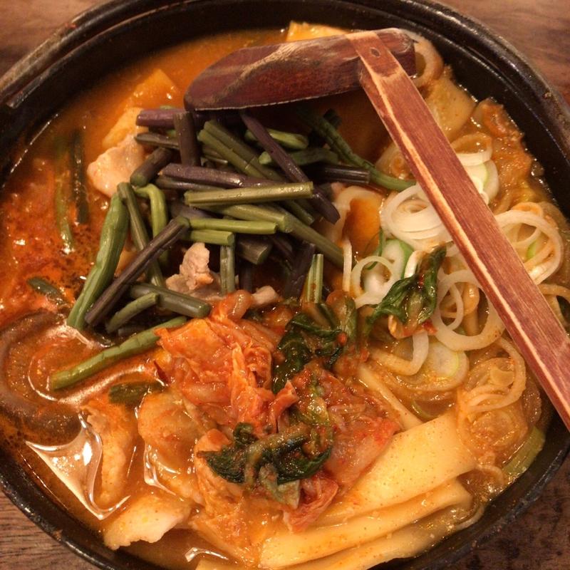 豚肉辛味ほうとう(甲州ほうとう小作　甲府駅前店)