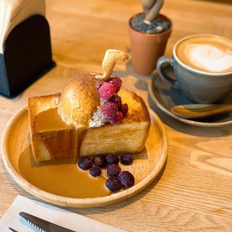 キャラメルベリーなtoast(5 waters cafe)