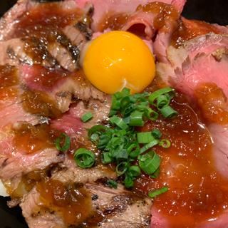 黒毛牛ステーキ&ローストビーフ丼(北海道 くろまる 上野店)