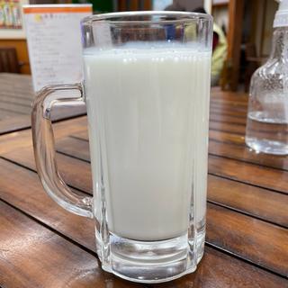 ジョッキ牛乳(お食事処 つつじ苑)