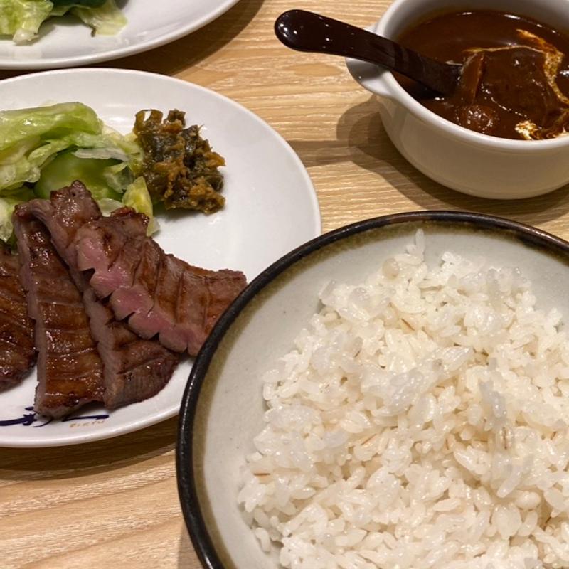 (牛たん炭焼き利久)