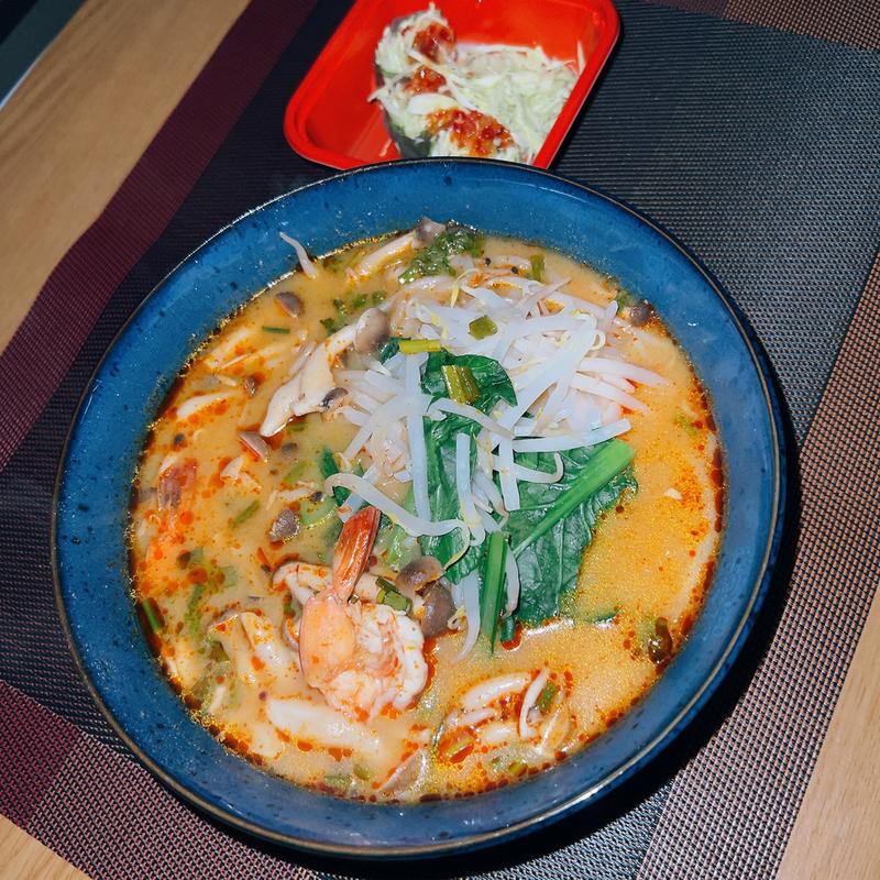 センレックトムヤム・生春巻き(タイ屋台居酒屋 ヤムヤム)