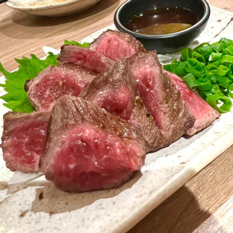 和牛たたき(NEO 大衆酒場 オモイダマ)