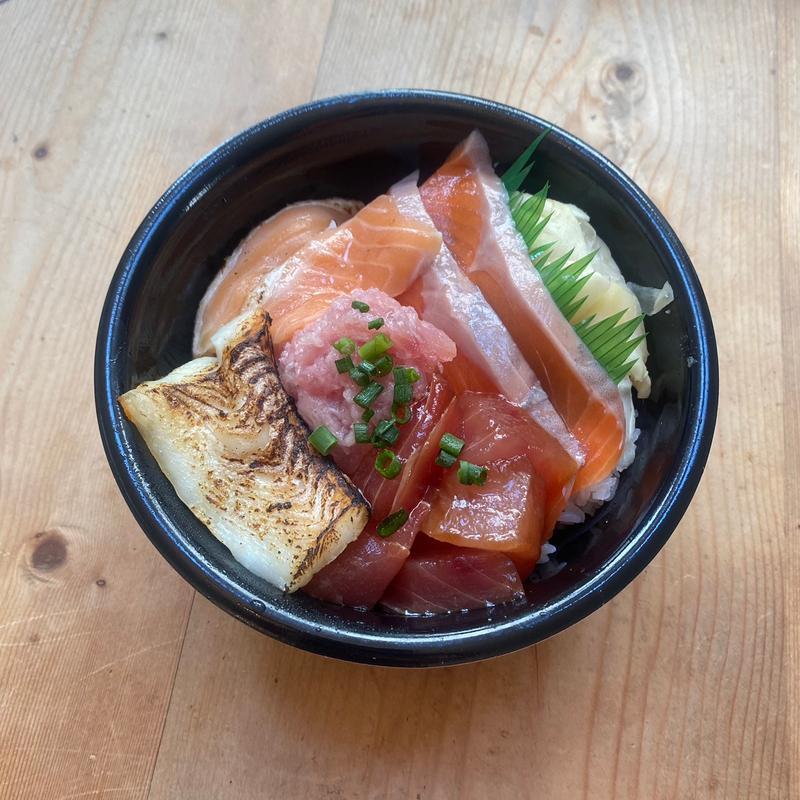 ガツ盛り丼(魚丼 江古田店)