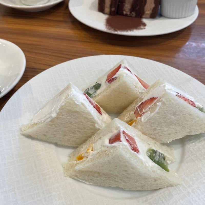 季節のフルーツサンド　ドリンクセット(井ノ口珈琲)