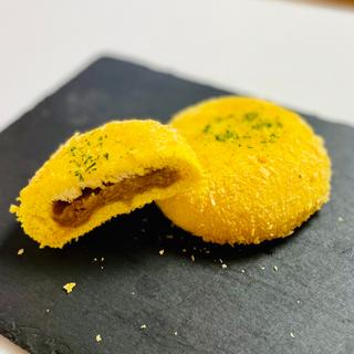 トリュフ香る・のび～るチーズカレーパン(東京カレーパン 浅草雷門本店)