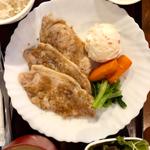生姜焼き定食(暇を売る店)