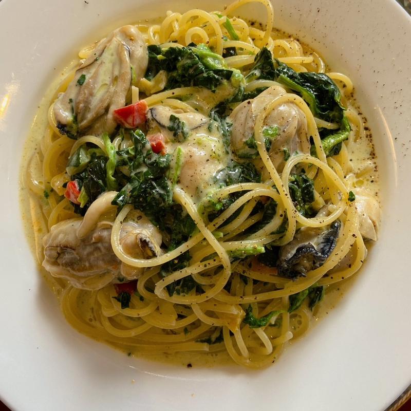 牡蠣とほうれん草のクリームパスタ(イタリアンマンマのスパゲティきゃべつ)