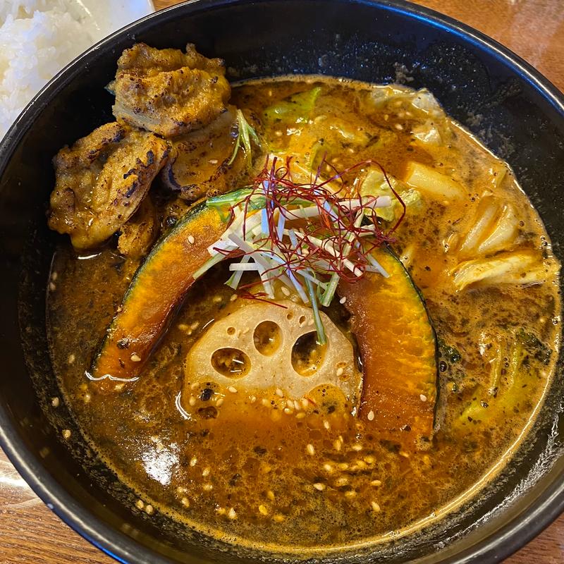 スパイシー肉付きナンコツのスープカレー(モンキーマジック (MONKY MAGIC))