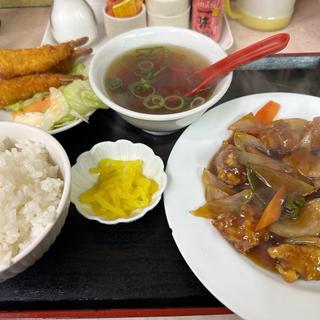 酢豚定食(らくらく亭)