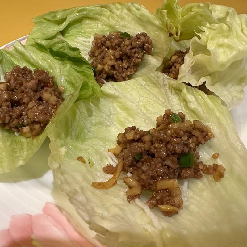 豚ミンチ肉の味噌炒め レタス包み(黄老 さんちか店)