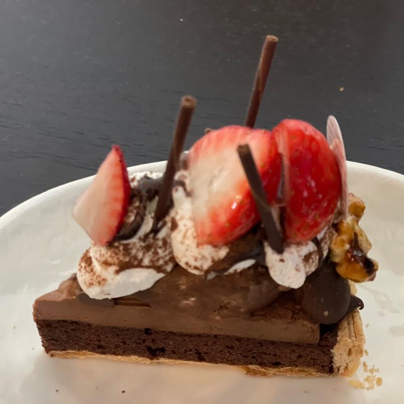 いちごと生チョコレートのタルト(ラ・メゾン アンソレイユターブル パティスリー グランベリーパーク店)