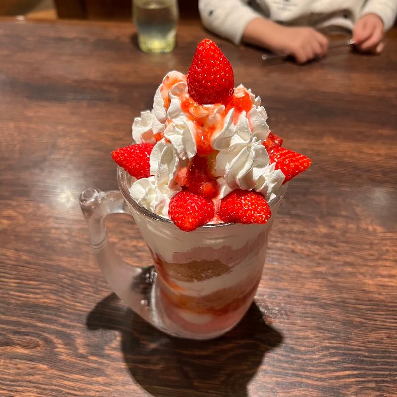 ジョッキパフェ(いちご)(びっくりドンキー熊谷店)