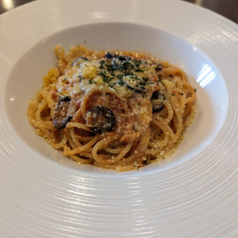 ツナとオリーブのトマトソース(ALTERNA DINER （オルタナダイナー）)