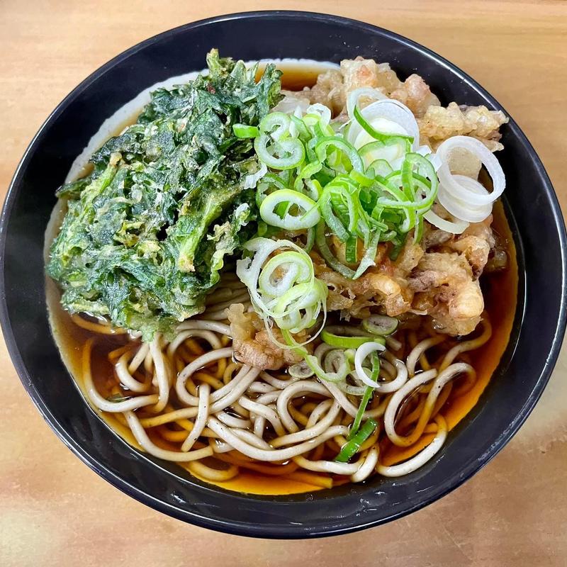 かけそば大盛り 春菊天 ゲソ天(天亀そば)