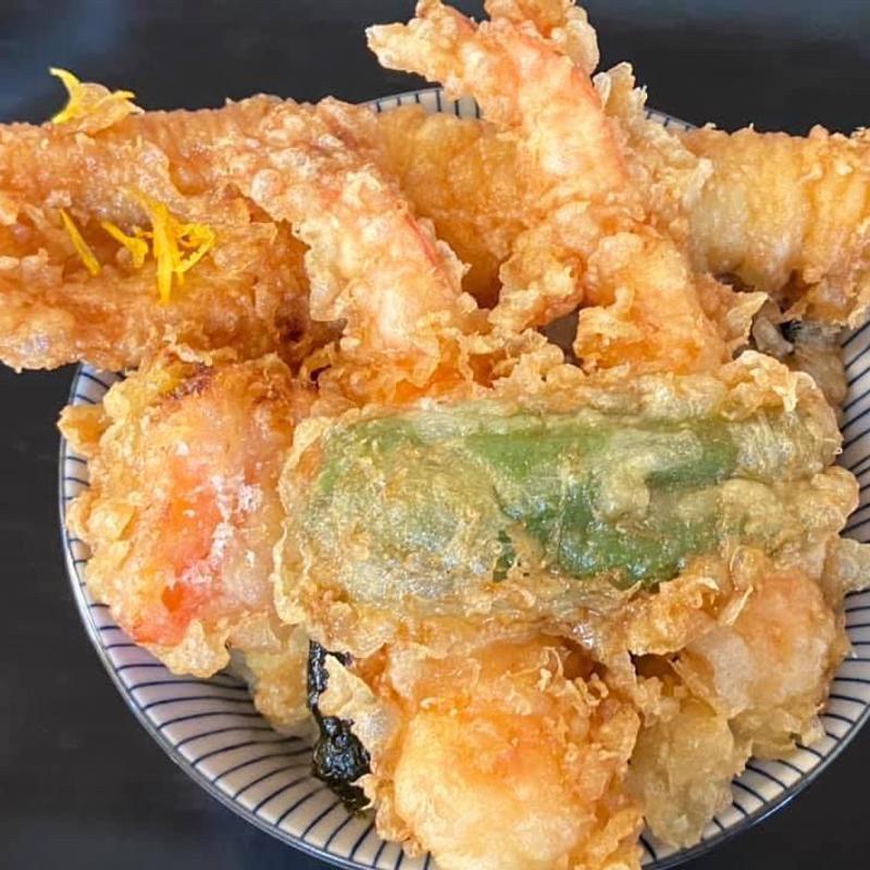 江戸前活〆穴子入り天丼(天冨久)