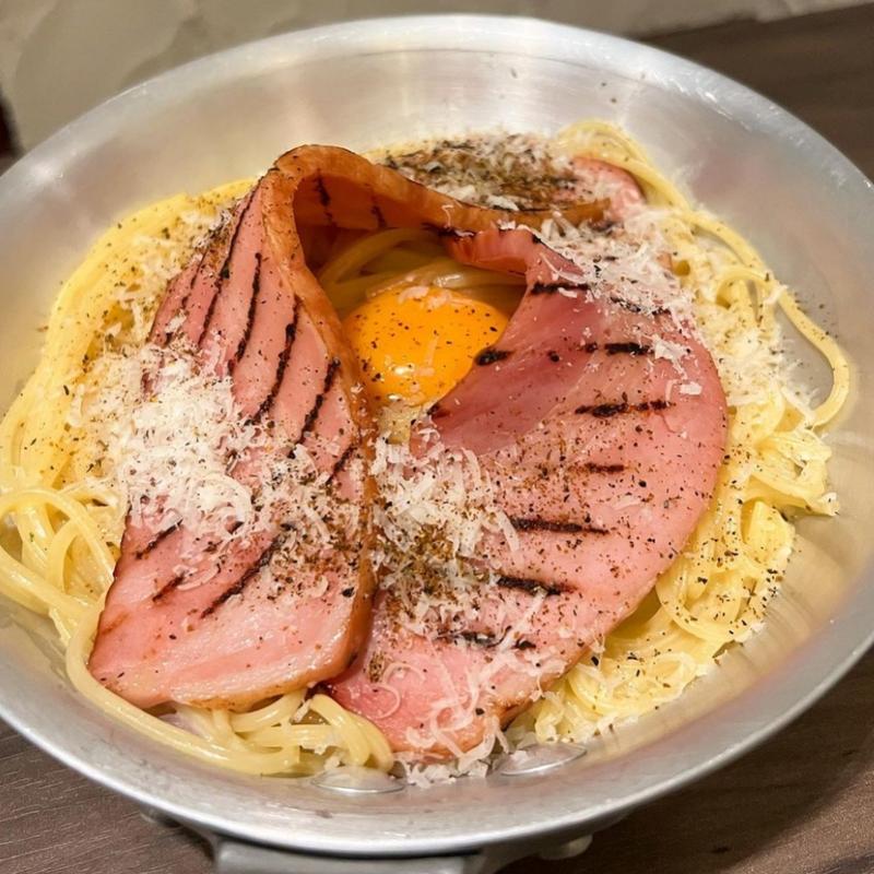 大判ベーコンのカルボナーラ(Italianbar ATTACHMENT)