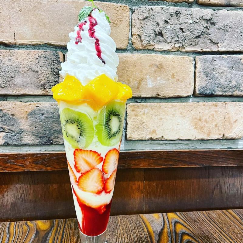 フルーツパフェ(旭川珈琲 カフェ・ドゥ・コリンズ)