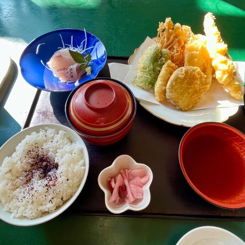 刺身・天ぷら定食(魚寅)