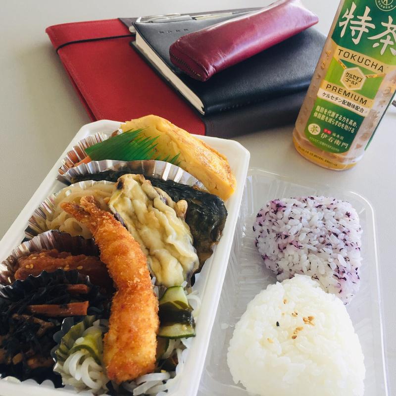 おにぎりとおかず盛合せ(惣菜たんぽぽ )