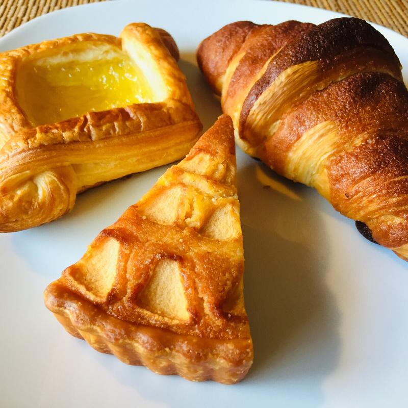 アップルタルト、レモンクリームパイ、アーモンドクロワッサン(ア・ターブル )