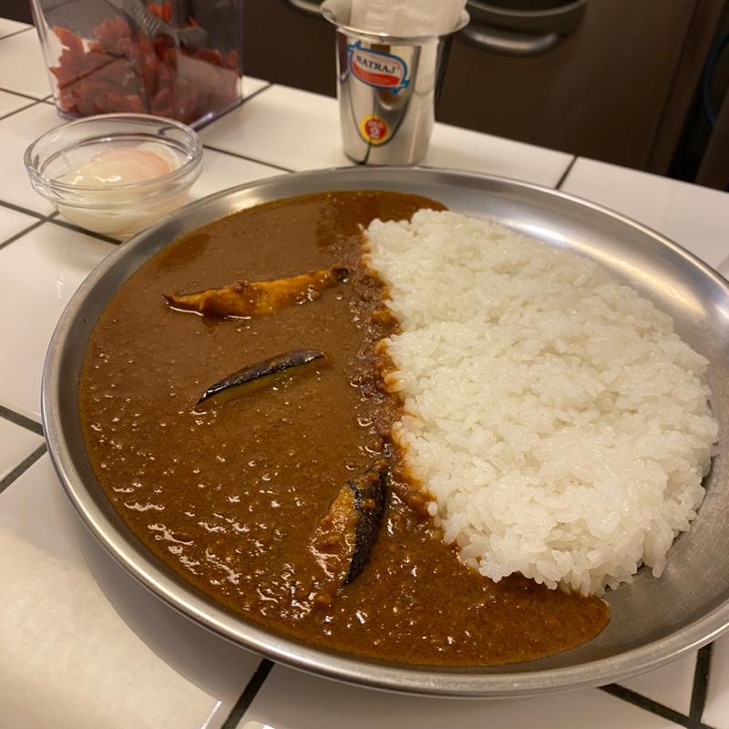 豚と茄子のキーマカレー+温泉たまご(トミヤマカレー)