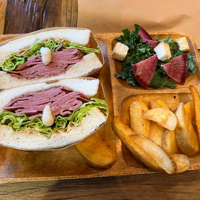 KING 王様の休日パストラミビーフサンド(U.B.P Brewery)