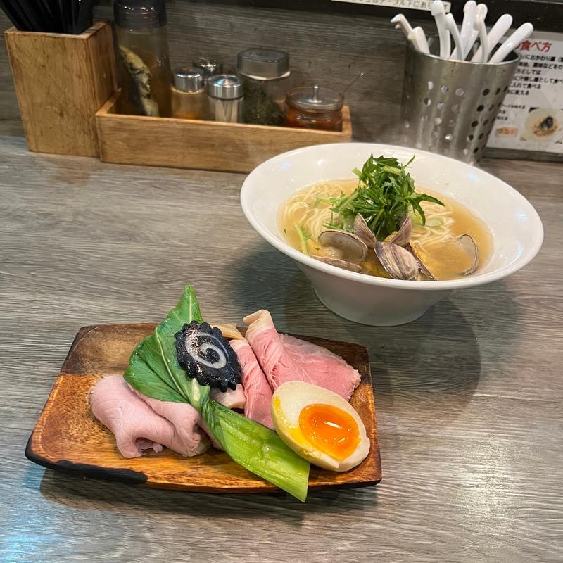 シロフキガイの白醤油ラーメン(ラァメン コハク)