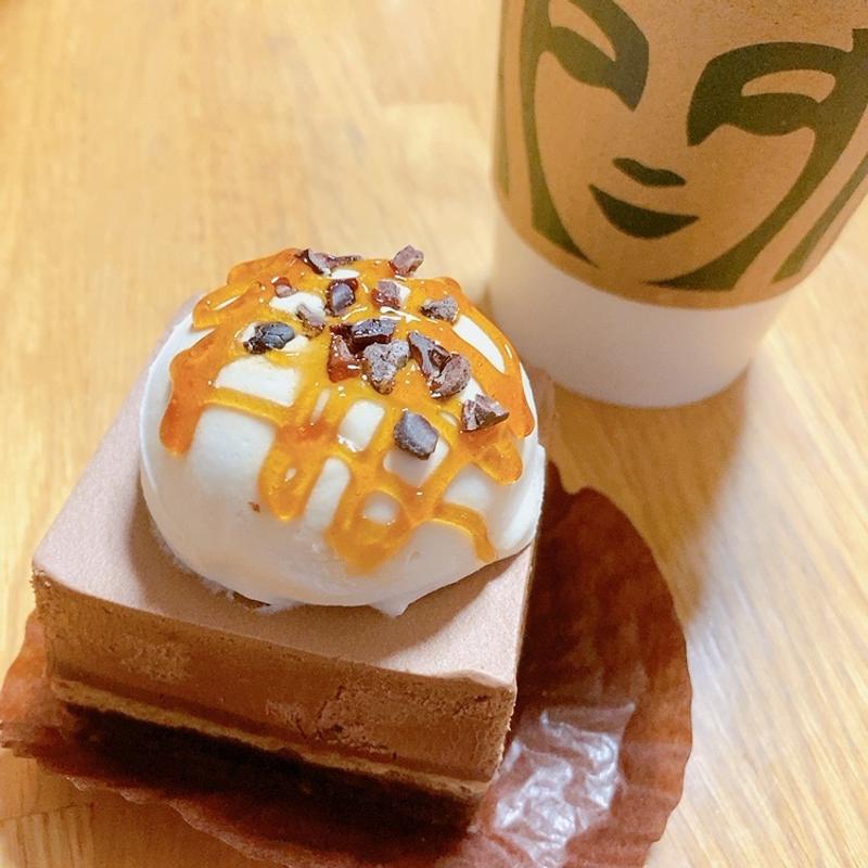 ふんわりホイップ&パイ入りチョコレートムースケーキ(スターバックス コーヒー 広島段原店)