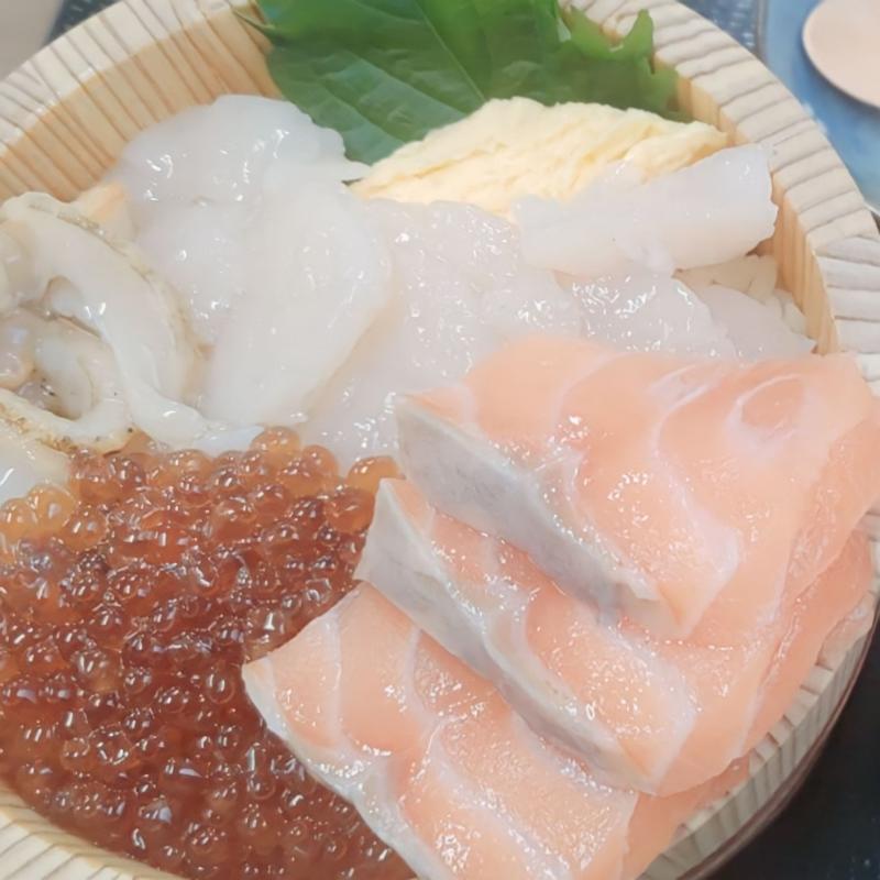 サーモンいくら丼(おもひで食堂)