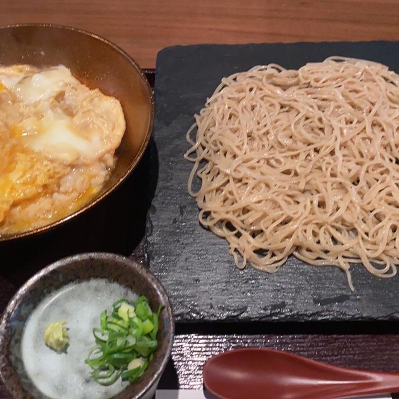 手打ち二八蕎麦と親子丼(蕎麦 小山)
