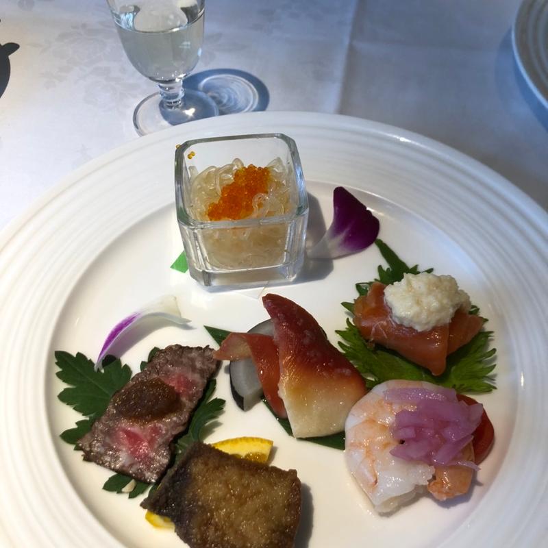 季節食材の前菜盛り合わせ(ロイヤルウイング)